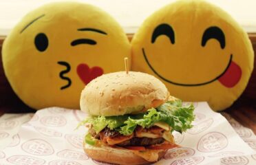 Emoji Restaurant & Cafe